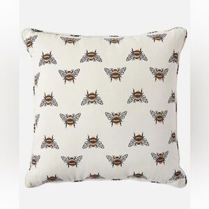 NWT Set of 2 Bee Throw Pillows